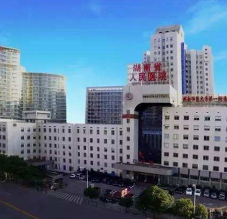 我司為湖南省人民醫院層流係統初中高效（xiào）空調過濾網更換完畢