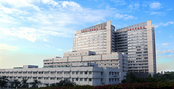 我司為暨南大學附屬第一醫（yī）院（廣州華（huá）僑醫（yī）院）手術室初中（zhōng）高效空調過濾（lǜ）器更換項目順利完工